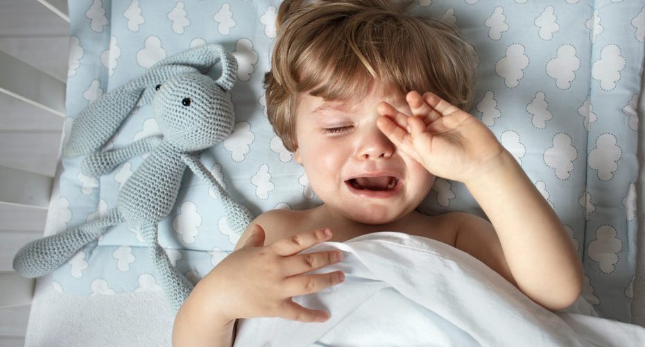 Dziecko budzi się w nocy z płaczem - co robić?