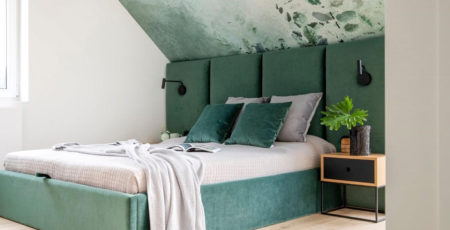 Jak urządzić sypialnię na poddaszu – wskazówki architekta wnętrz