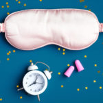 Higiena snu i sypialniane akcesoria: opaska na oczy, zatyczki do uszu, budzik... – zdrowy-sen.eu