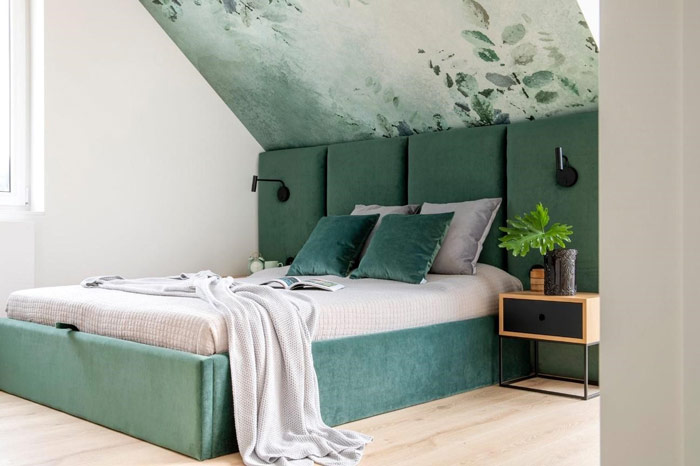 Butelkowa zieleń w sypialni na poddaszu – zdrowy-sen.eu